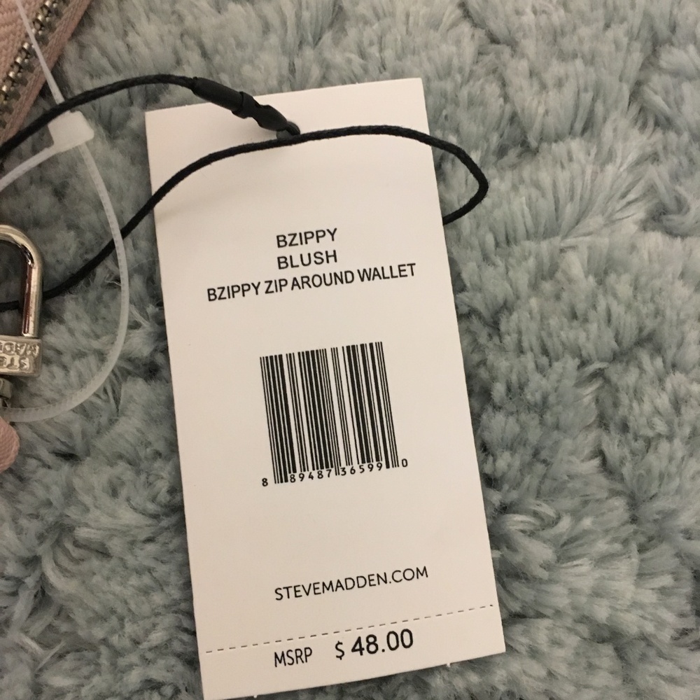 Steve Madden Zip Around Wallet Blush Crosshatch - Picture 6 of 6